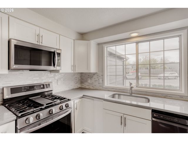 17337 Sw PACIFICA Ct, Beaverton, OR 97006