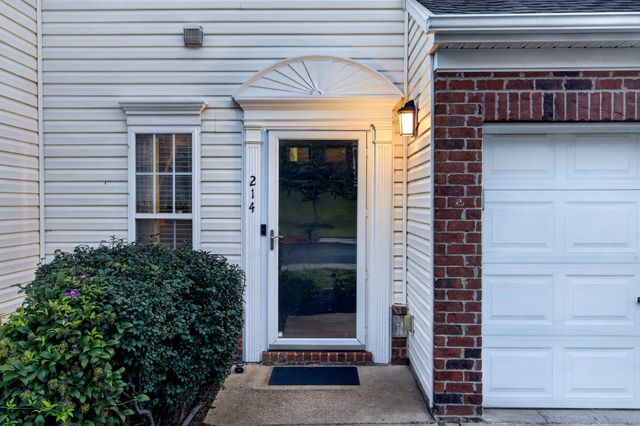 7277 Charlotte Pike Unit 214, Nashville, TN 37209