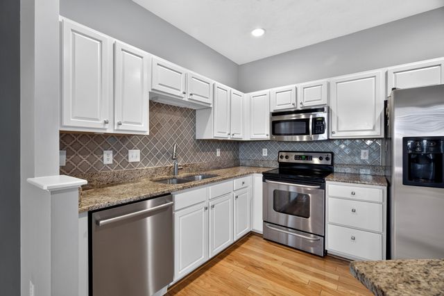 7277 Charlotte Pike Unit 214, Nashville, TN 37209