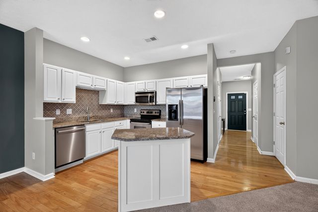 7277 Charlotte Pike Unit 214, Nashville, TN 37209