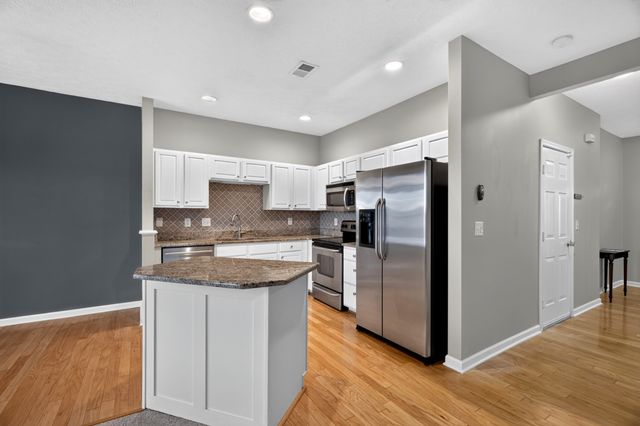 7277 Charlotte Pike Unit 214, Nashville, TN 37209