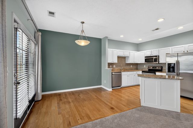 7277 Charlotte Pike Unit 214, Nashville, TN 37209