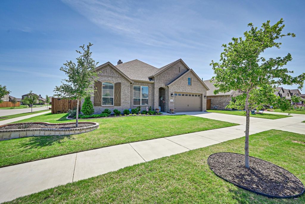 1696 Storey Lane, Waxahachie, TX 75165