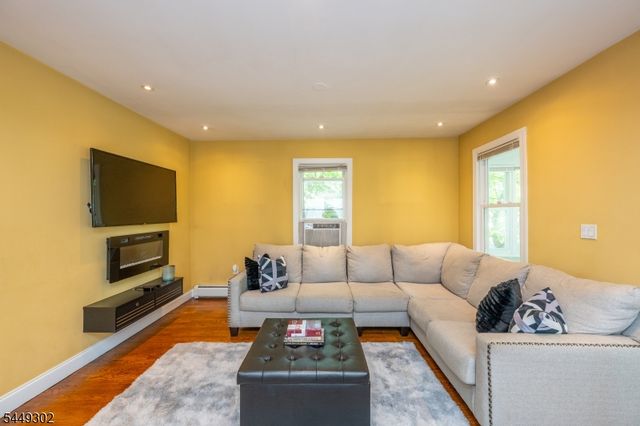160 Mt Vernon St, Ridgefield Park Village, NJ 07660
