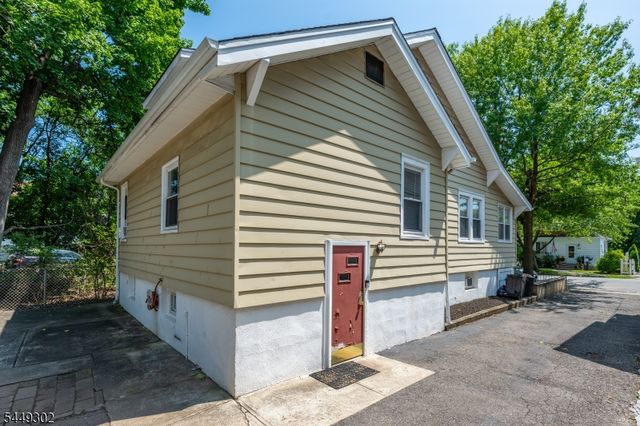 160 Mt Vernon St, Ridgefield Park Village, NJ 07660