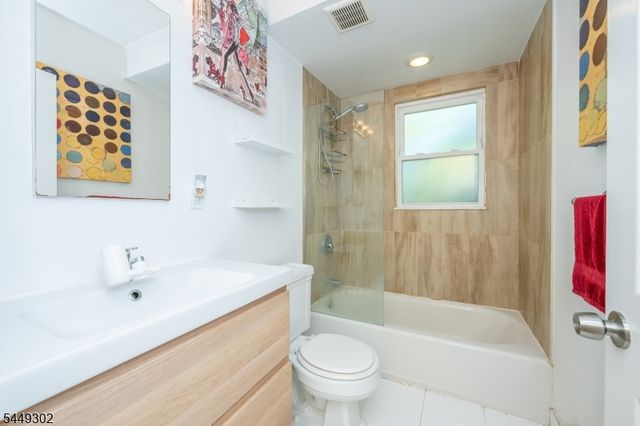 160 Mt Vernon St, Ridgefield Park Village, NJ 07660