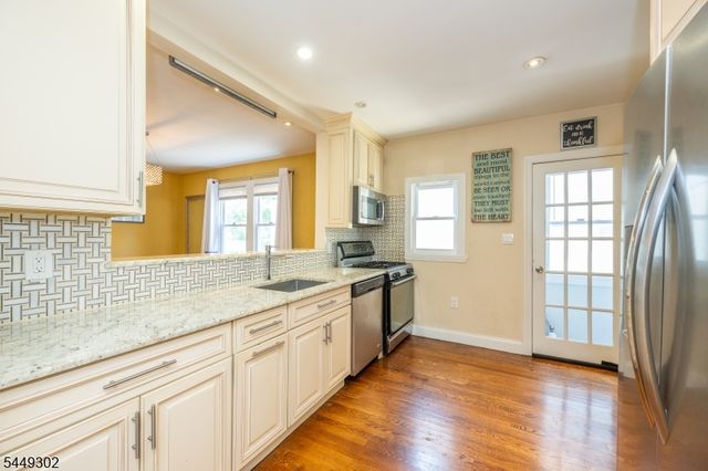 160 Mt Vernon St, Ridgefield Park Village, NJ 07660