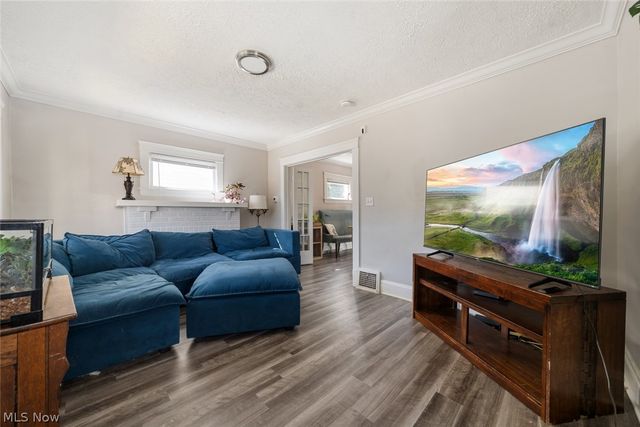 9902 Zimmer Avenue, Cleveland, OH 44102