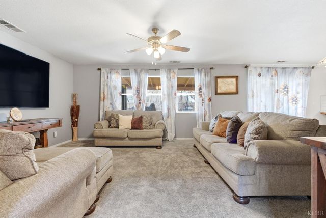 1331 Canyoncreek Street, Hanford, CA 93230