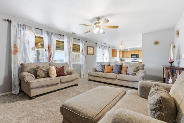 1331 Canyoncreek Street, Hanford, CA 93230