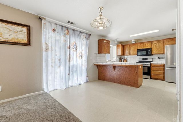 1331 Canyoncreek Street, Hanford, CA 93230