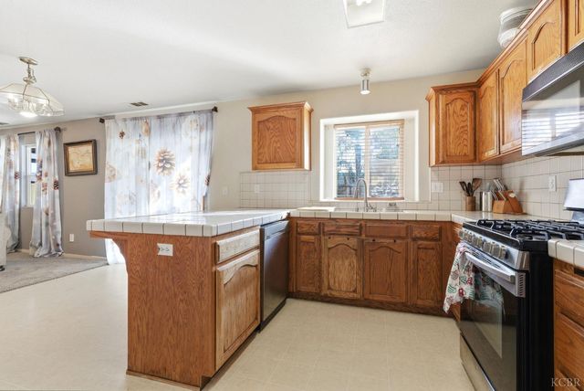 1331 Canyoncreek Street, Hanford, CA 93230