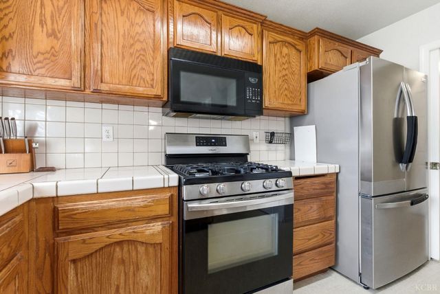 1331 Canyoncreek Street, Hanford, CA 93230