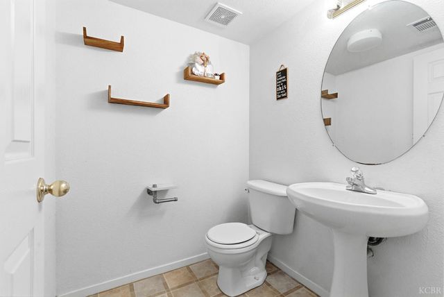 1331 Canyoncreek Street, Hanford, CA 93230