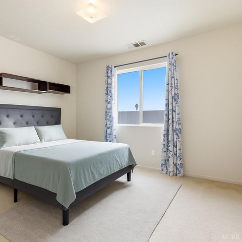 1331 Canyoncreek Street, Hanford, CA 93230