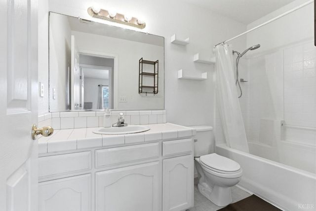 1331 Canyoncreek Street, Hanford, CA 93230