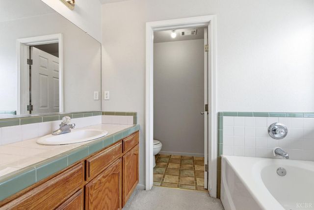 1331 Canyoncreek Street, Hanford, CA 93230