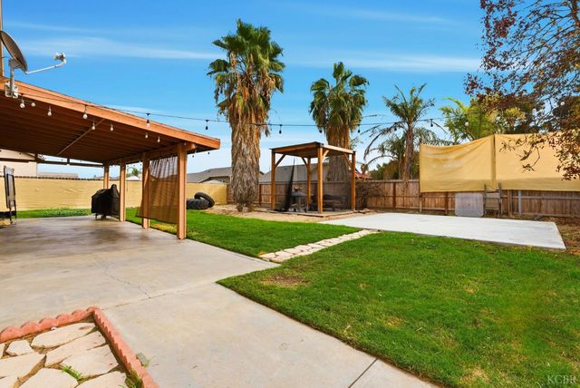 1331 Canyoncreek Street, Hanford, CA 93230