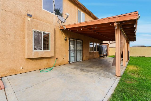 1331 Canyoncreek Street, Hanford, CA 93230