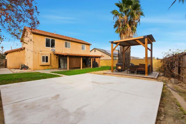 1331 Canyoncreek Street, Hanford, CA 93230