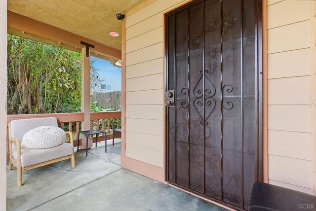 1331 Canyoncreek Street, Hanford, CA 93230