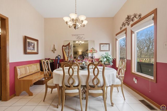 4606 SW Moundview DR, Topeka, KS 66610