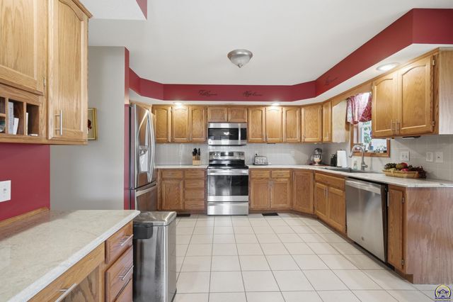 4606 SW Moundview DR, Topeka, KS 66610