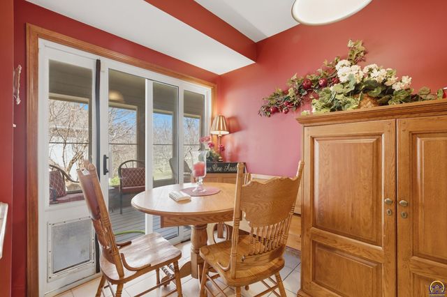 4606 SW Moundview DR, Topeka, KS 66610