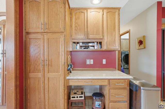 4606 SW Moundview DR, Topeka, KS 66610