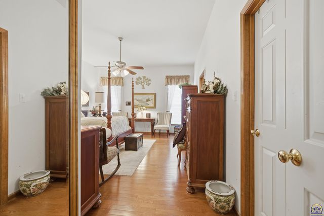 4606 SW Moundview DR, Topeka, KS 66610