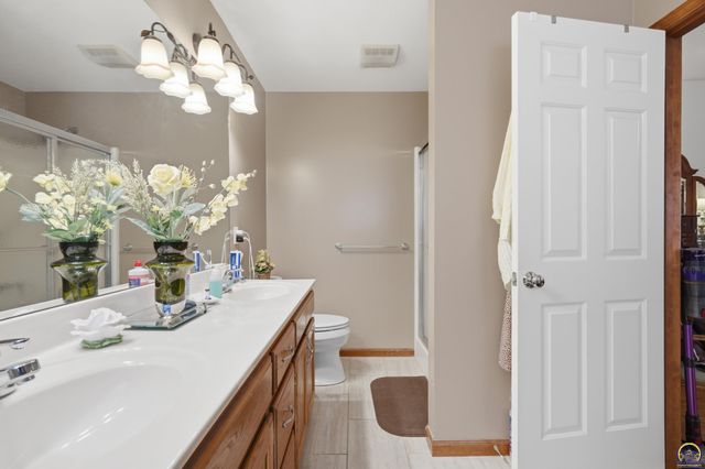 4606 SW Moundview DR, Topeka, KS 66610