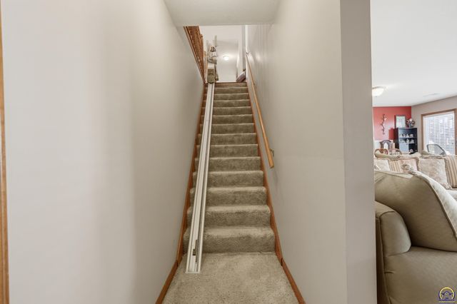 4606 SW Moundview DR, Topeka, KS 66610