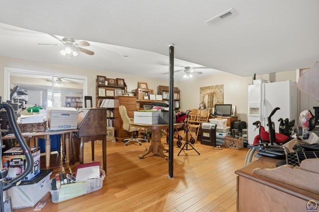 4606 SW Moundview DR, Topeka, KS 66610