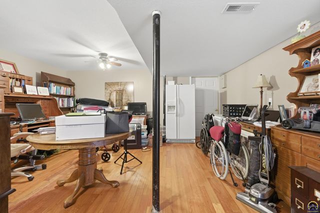 4606 SW Moundview DR, Topeka, KS 66610