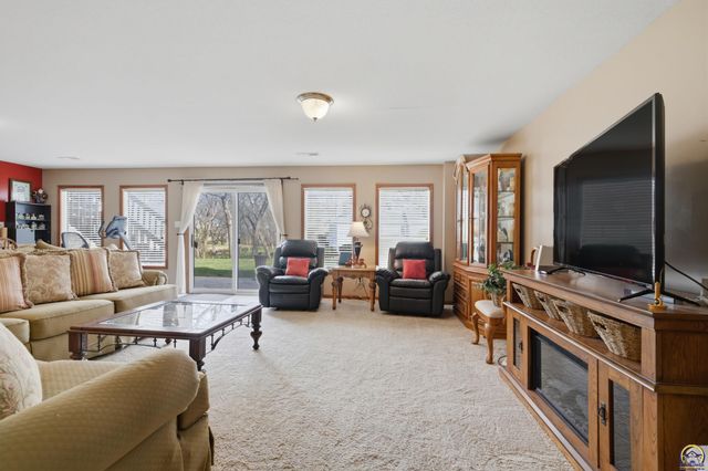 4606 SW Moundview DR, Topeka, KS 66610