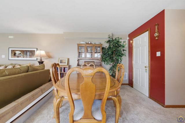 4606 SW Moundview DR, Topeka, KS 66610