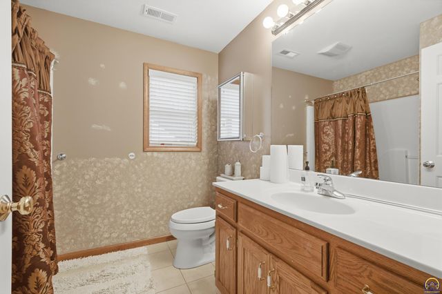 4606 SW Moundview DR, Topeka, KS 66610