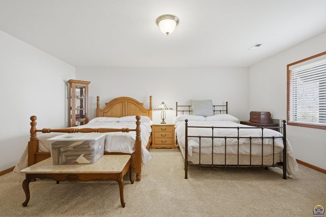 4606 SW Moundview DR, Topeka, KS 66610