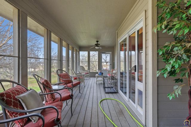 4606 SW Moundview DR, Topeka, KS 66610