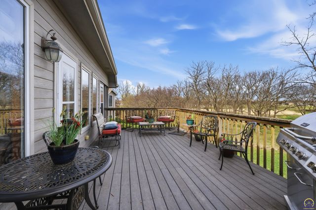 4606 SW Moundview DR, Topeka, KS 66610