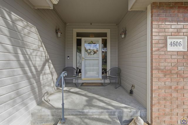 4606 SW Moundview DR, Topeka, KS 66610
