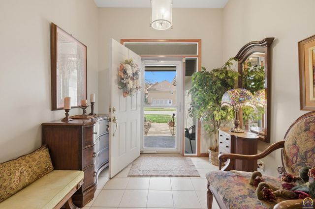 4606 SW Moundview DR, Topeka, KS 66610