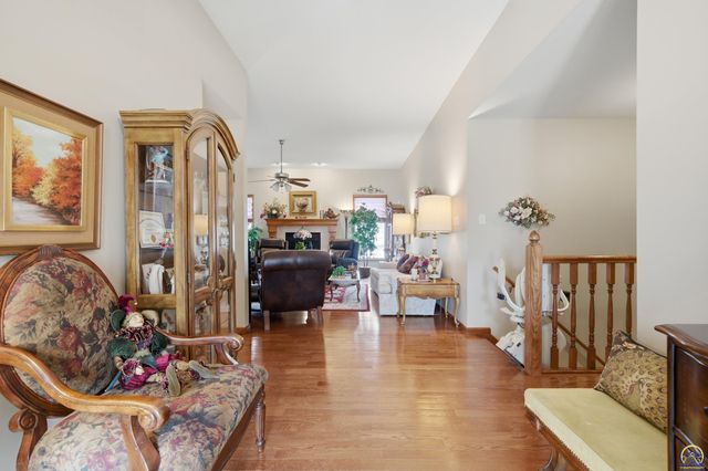 4606 SW Moundview DR, Topeka, KS 66610