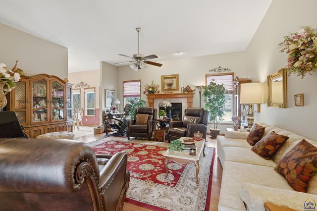 4606 SW Moundview DR, Topeka, KS 66610