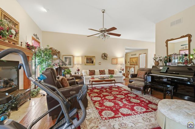 4606 SW Moundview DR, Topeka, KS 66610