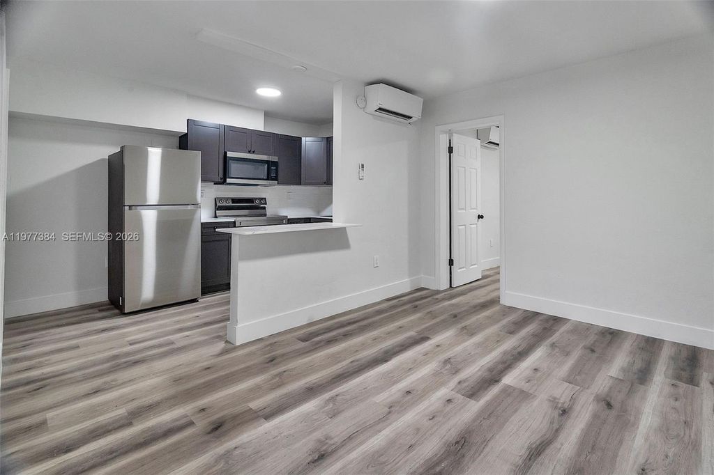 4037 SW 65th Ave 11, South Miami, FL 33155