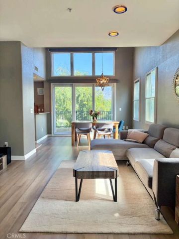286 N Madison 404, Pasadena, CA 91101