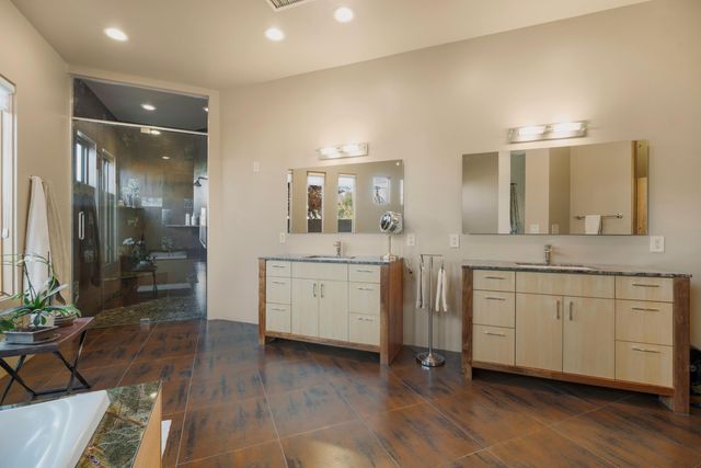 7816 Florence Avenue NE, Albuquerque, NM 87122