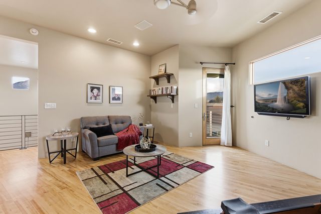 7816 Florence Avenue NE, Albuquerque, NM 87122