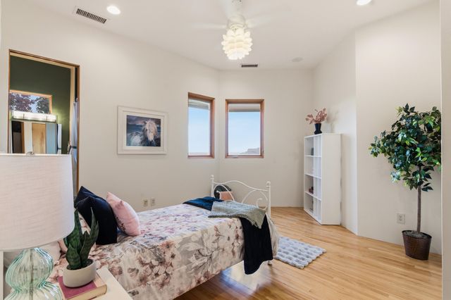 7816 Florence Avenue NE, Albuquerque, NM 87122